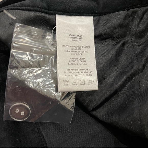 NWOT Kut from the Kloth Elizabeth High Rise Black
Velveteen Trouser - Picture 6 of 6